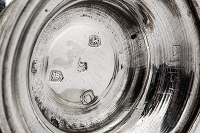 Lot 454 - An early George II sterling silver covered sugar bowl, London 1728 by John Gamon (reg. 22nd March 1727)