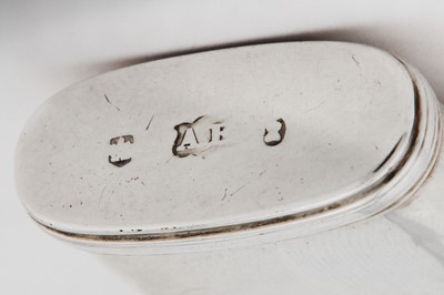 Lot 3 - A George IV Scottish sterling silver lancet case, Edinburgh circa 1825 by Adam Elder (died 7th May 1829)