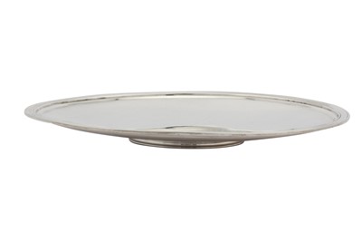 Lot 336 - A George VI sterling silver footed salver or cake stand, London 1943 by Wakley and Wheeler