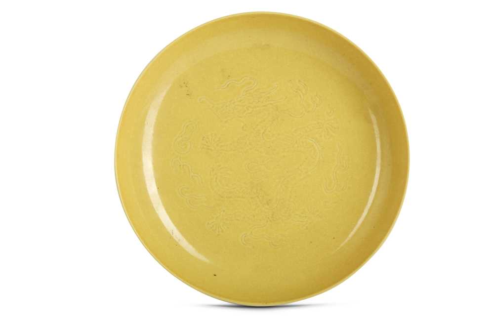 Lot 766 - A CHINESE YELLOW-GROUND 'DRAGON' DISH.