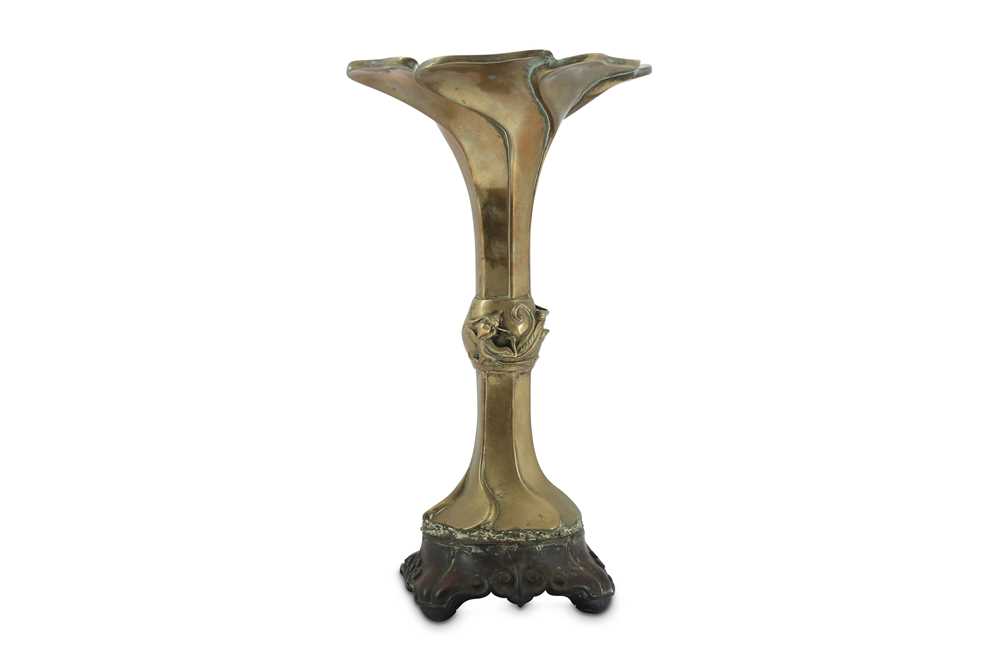 Lot 263 - A CHINESE BRONZE VASE, GU.