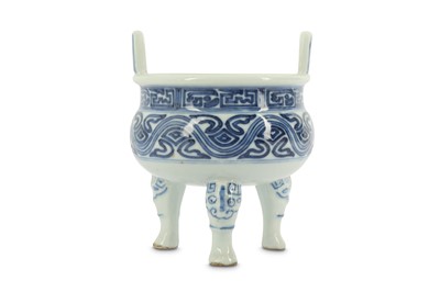 Lot 444 - A CHINESE BLUE AND WHITE TRIPOD INCENSE BURNER.