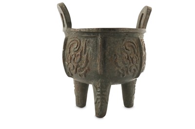 Lot 258 - A CHINESE ARCHAISTIC BRONZE DING.