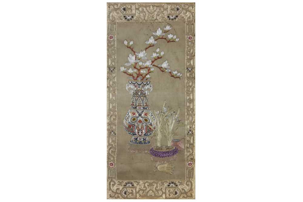 Lot 134 - A CHINESE EMBROIDERED SILK PANEL.