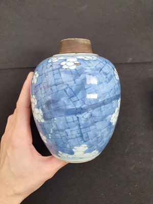 Lot 286 - A CHINESE QING DYNASTY BLUE AND WHITE 'PRUNUS' JAR.