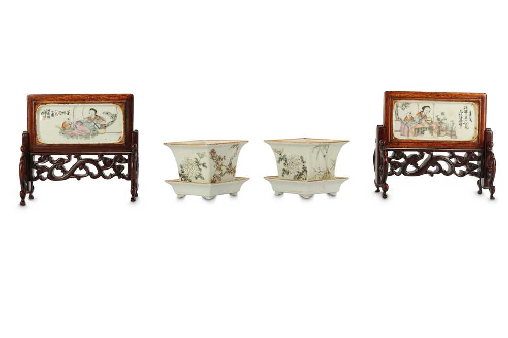 Lot 856 - A PAIR OF MINIATURE FAMILLE ROSE TABLE SCREENS AND A PAIR OF JARDINIERES AND STANDS.