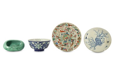 Lot 826 - A SMALL COLLECTION OF CHINESE PORCELAIN.