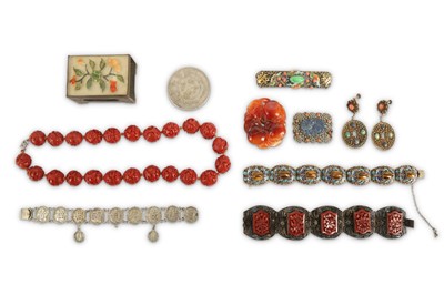 Lot 584 - A GROUP OF ASSORTED CHINESE JEWELLERY.