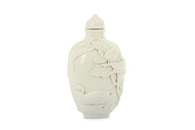 Lot 517 - A CHINESE WHITE-GLAZED BISCUIT SNUFF BOTTLE AND STOPPER.
