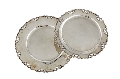 Lot 107 - A graduated pair of mid-20th century Egyptian 900 standard silver serving dishes, Cairo circa 1955