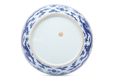 Lot 297 - A RARE CHINESE IMPERIAL BLUE AND WHITE 'DRAGON' DISH.