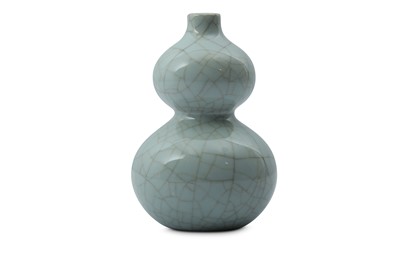 Lot 285 - A CHINESE CRACKLE-GLAZE DOUBLE GOURD VASE.