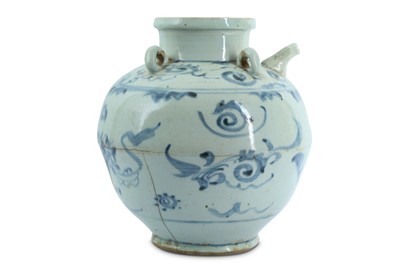 Lot 448 - A BLUE AND WHITE EWER.