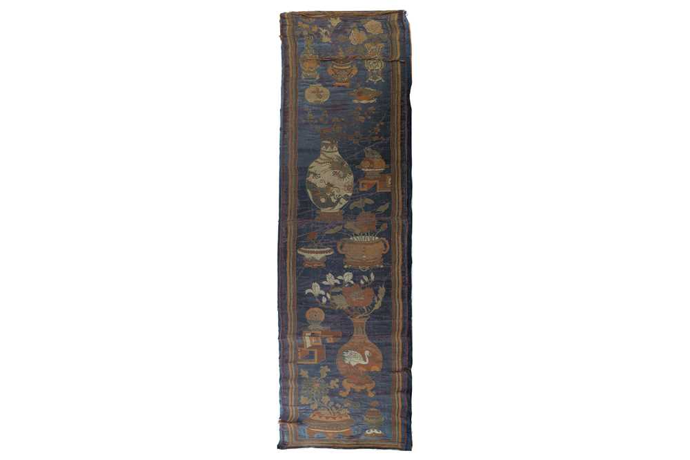 Lot 148 - A CHINESE WOVEN 'PRECIOUS OBJECTS' TEXTILE PANEL.