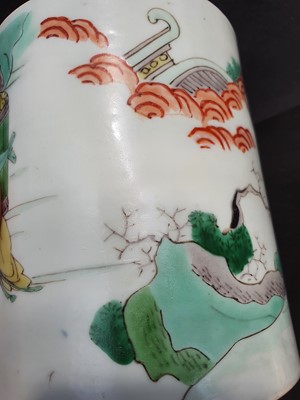 Lot 325 - A CHINESE FAMILLE VERTE BRUSH POT, BITONG.