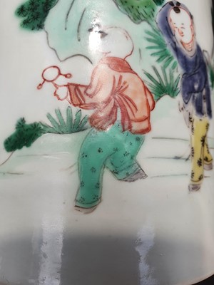 Lot 325 - A CHINESE FAMILLE VERTE BRUSH POT, BITONG.