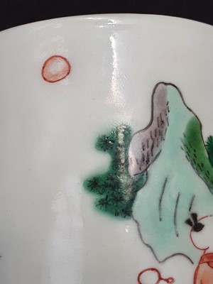 Lot 325 - A CHINESE FAMILLE VERTE BRUSH POT, BITONG.