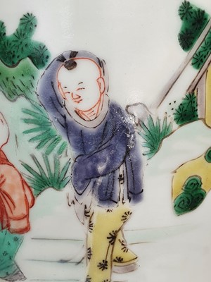 Lot 325 - A CHINESE FAMILLE VERTE BRUSH POT, BITONG.