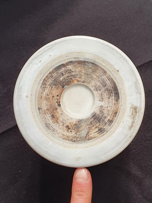 Lot 325 - A CHINESE FAMILLE VERTE BRUSH POT, BITONG.