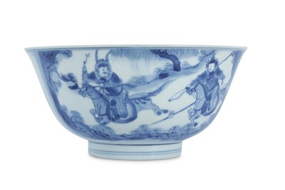 Lot 671 - A CHINESE BLUE AND WHITE FIGURATIVE BOWL.