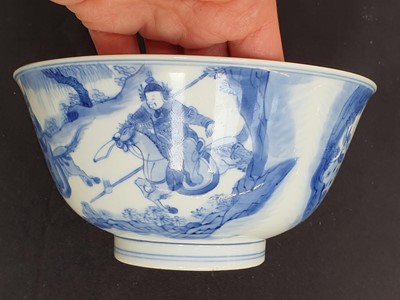 Lot 343 - A CHINESE BLUE AND WHITE FIGURATIVE BOWL.