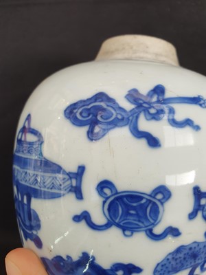 Lot 1 - A CHINESE BLUE AND WHITE 'HUNDRED ANTIQUES' JAR.