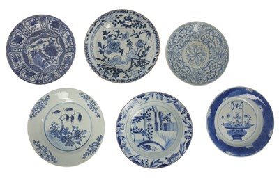Lot 871 - SIX CHINESE BLUE AND WHITE DISHES.