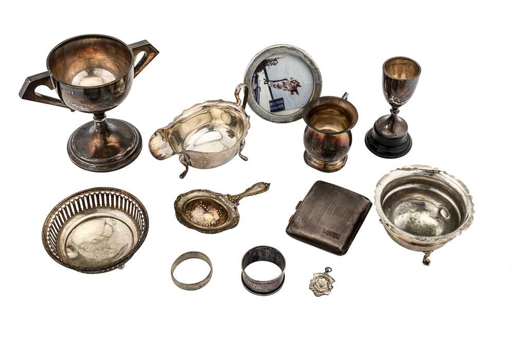 Lot 183 - A mixed group of sterling silver holloware