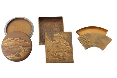 Lot 1038 - THREE SMALL JAPANESE LACQUER BOXES AND COVERS (KOGO).