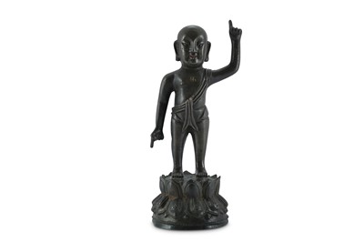 Lot 94 - A CHINESE BRONZE FIGURE OF THE INFANT BUDDHA.