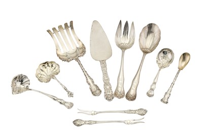 Lot 196 - A mixed selection of American sterling silver serving pieces