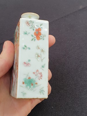 Lot 519 - A LARGE CHINESE FAMILLE ROSE SNUFF BOTTLE.