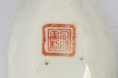 Lot 829 - EIGHT CHINESE PORCELAIN SPOONS AND AN ENAMELLED SPOON.