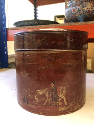 Lot 325 - A CHINESE CINNABAR LACQUER COSMETIC BOX AND COVER.