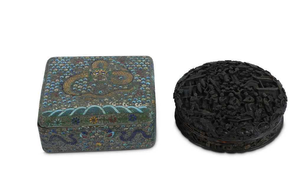 Lot 84 - λ A CHINESE CIRCULAR CANTON TORTOISESHELL BOX AND COVER.