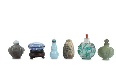 Lot 530 - FIVE CHINESE SNUFF BOTTLES.