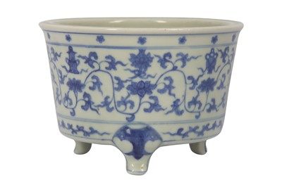 Lot 556 - CHINESE BLUE AND WHITE 'BAJIXIANG' INCENSE BURNER.