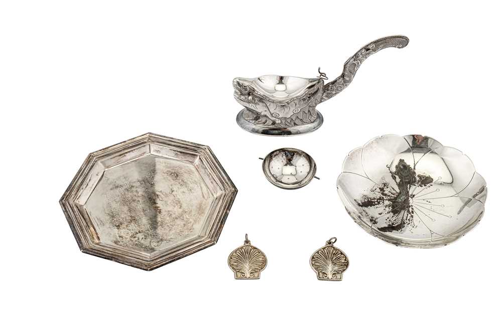 Lot 176 - A mixed group of sterling silver