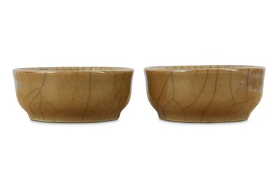 Lot 288 - A PAIR OF CHINESE CRACKLE-GLAZED BOWLS.