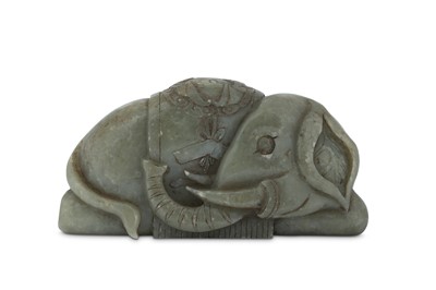 Lot 424 - A CHINESE PALE CELADON JADE 'ELEPHANT' CARVING.