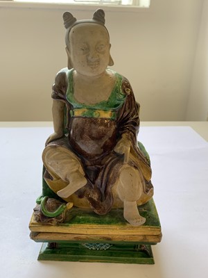 Lot 57 - A CHINESE FAMILLE VERTE SANCAI FIGURE OF AN IMMORTAL.