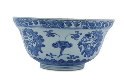 Lot 330 - A CHINESE BLUE AND WHITE BOWL.