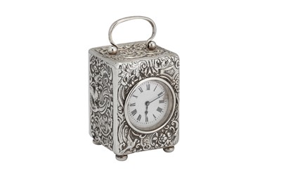 Lot 41 - An Edwardian sterling silver cased travelling timepiece carriage clock, London 1905 by William Comyns