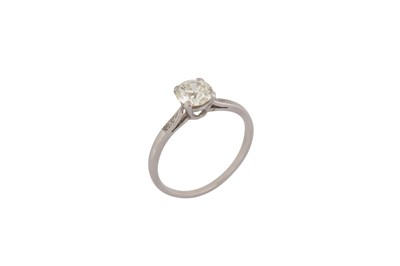 Lot 230 - A diamond single-stone ring
