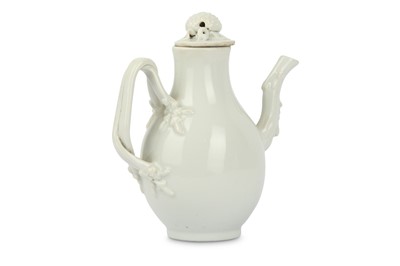 Lot 1005 - A CHINESE WHITE-GLAZED TEAPOT AND COVER.