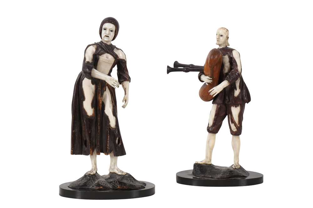 Lot 14 - A PAIR OF 18TH CENTURY FRUITWOOD AND IVORY FIGURES OF PEASANTS ATTRIBUTED TO VIET GRAUPPENSBURG (BAMBURG 1698 - 1774)