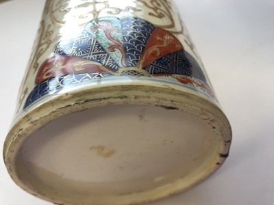 Lot 473 - A PAIR OF CHINESE IMARI SLEEVE VASES.