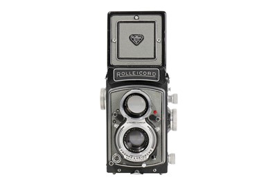 Lot 102 - A Grey Rolleicord Vb TLR Camera