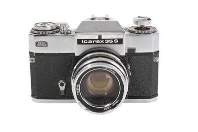 Lot 68 - A Zeiss Ikon Icarex 35S SLR Camera