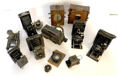 Lot 740 - Various Cameras and Parts